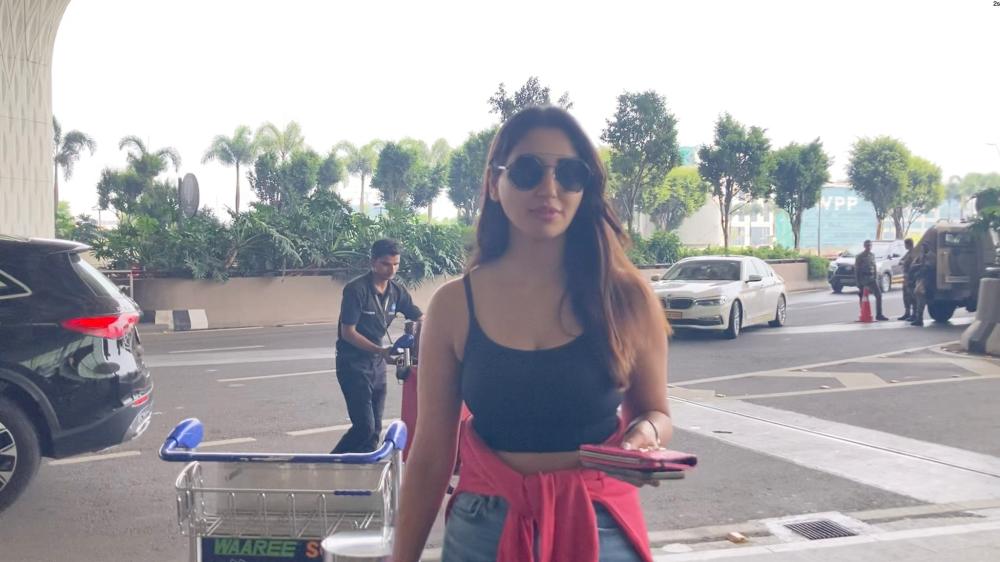 nikita-dutta-was-spotted-at-the-mumbai-airport-today-ready-to-jet-off-on-her-next-journey